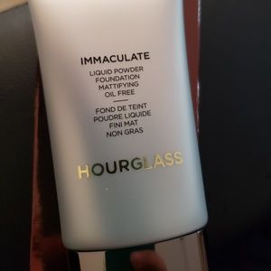 Hourglass immaculate liquid powder foundation